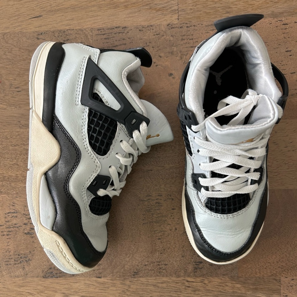 Kids Jordan 4’s Size 12C